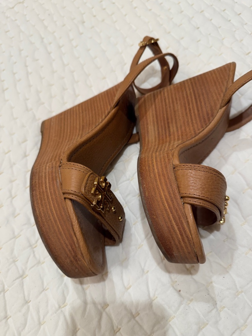 Tory Burch Brown Leather Wedge Sandals with Gold Hardware - Picture 4 of 9